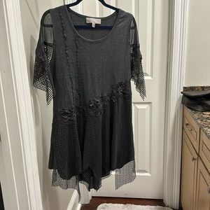 Tunic with see through shoulders and lace designs